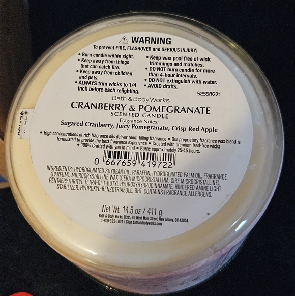 NWT Bath & Body Works Cranberry & Pomegranate 3-wick Candle - Black and Red - Picture 4 of 5